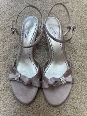 7.5 BP Satin Taupe Slingback Heels with Bow & Crystal Accent. Taupe.